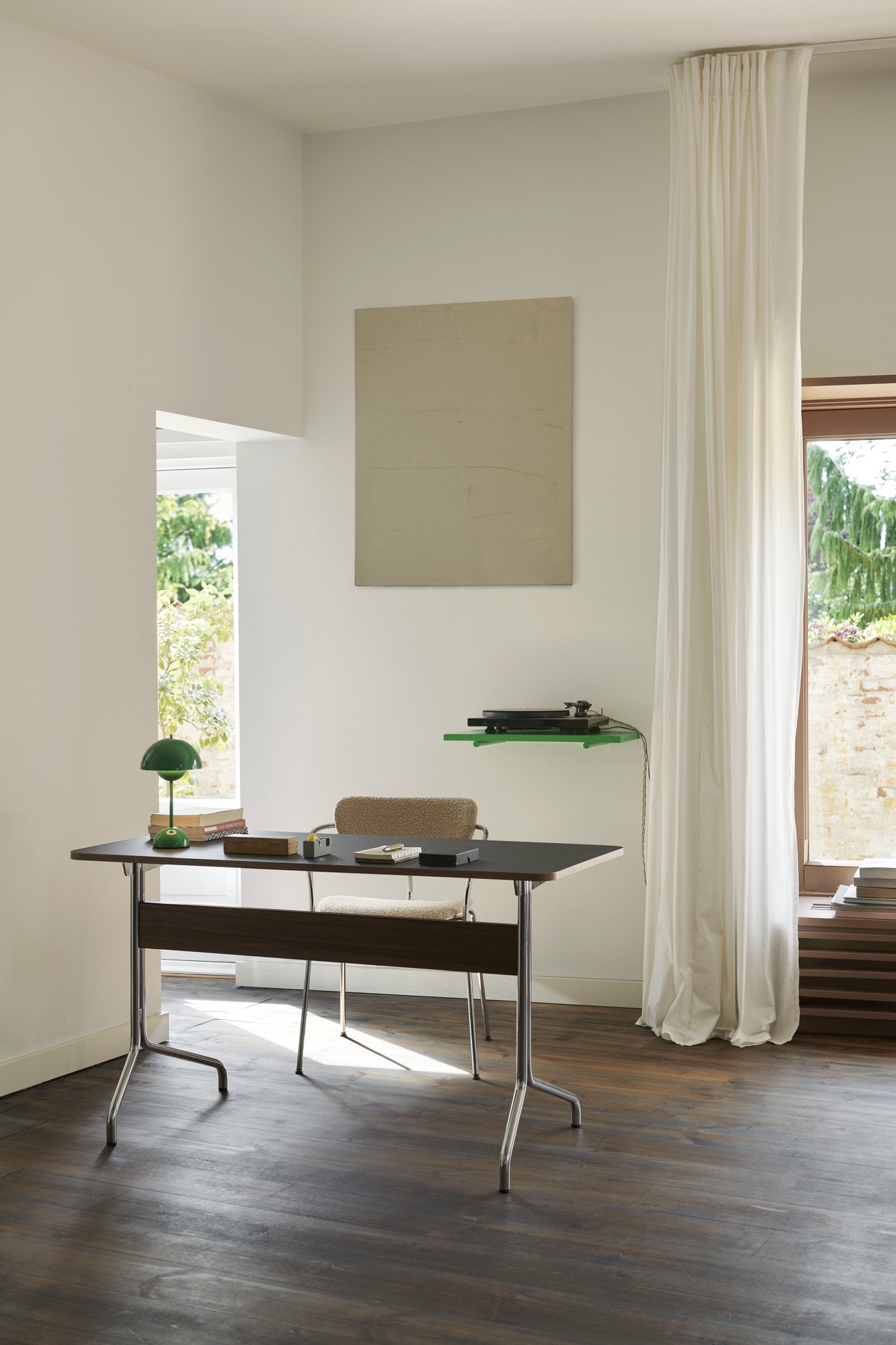 Pavilion Desk AV16